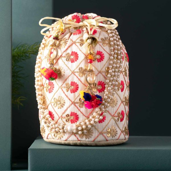 Stylish Karwachauth Potli Earring Gourmet Hamper - Image 5