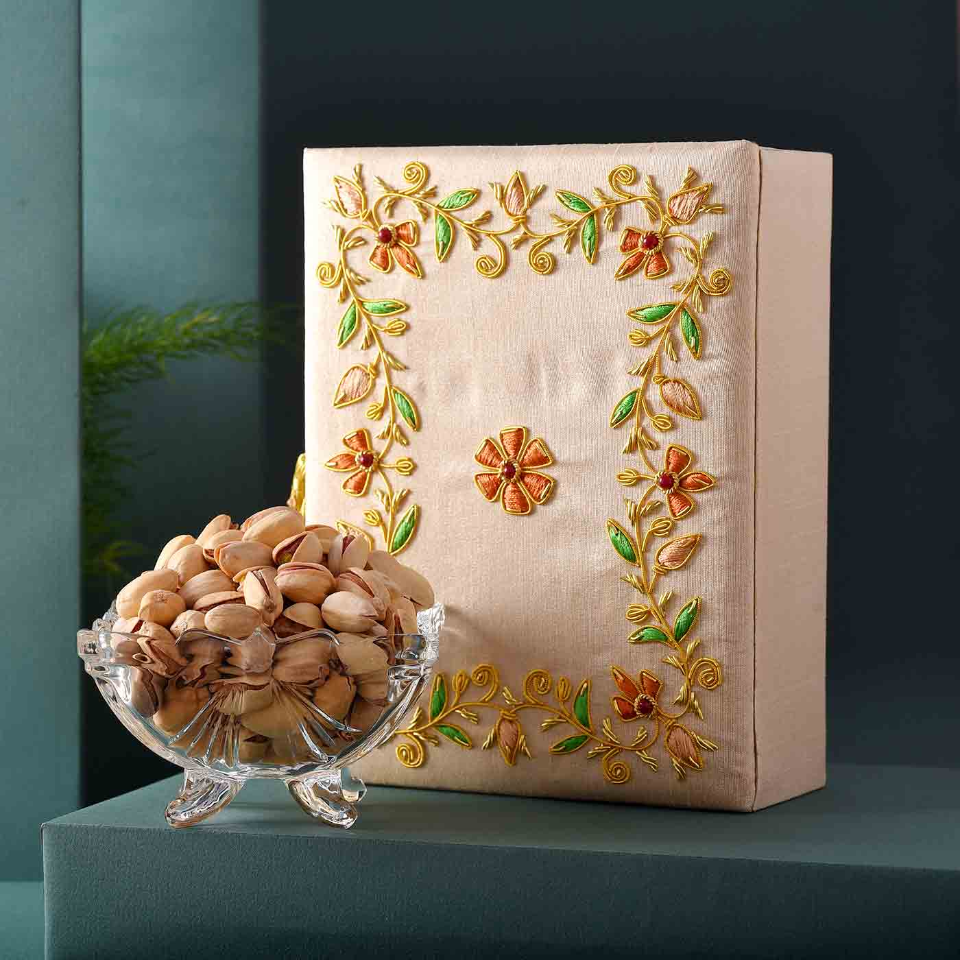 Zari Jewellery Boxes, Premium Pistachios (250 Gms)