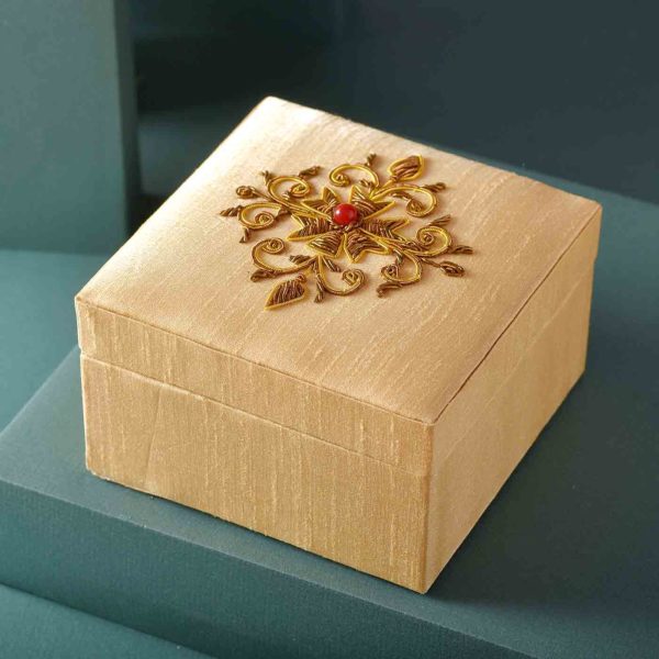 Combo Of Zari Jewellery Box & Sparkling Earrings - Image 3