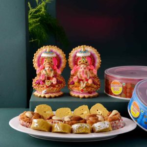 This hamper includes Handmade Lakshmi Ganesha Idol, Badam Pinni & Batisha SLice