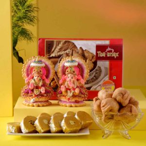 This hamper includes Handmade Lakshmi Ganesha Idol, Batisha SLice & Mini Samosa