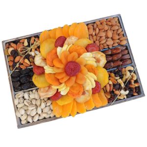 This gift hamper includes 2 Types of Peaches ,Mango Slices, California Dates ,Apple Wedges And More