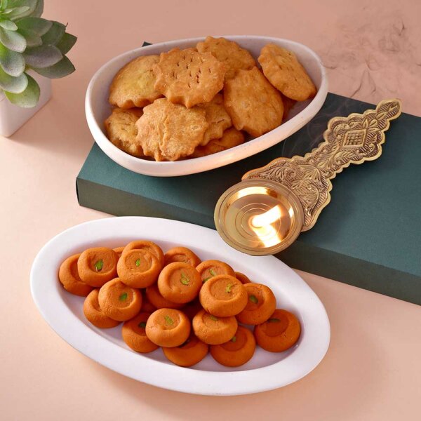 Kapoor Aarti & Kesar Peda  Achari Mathri Hamper for usa