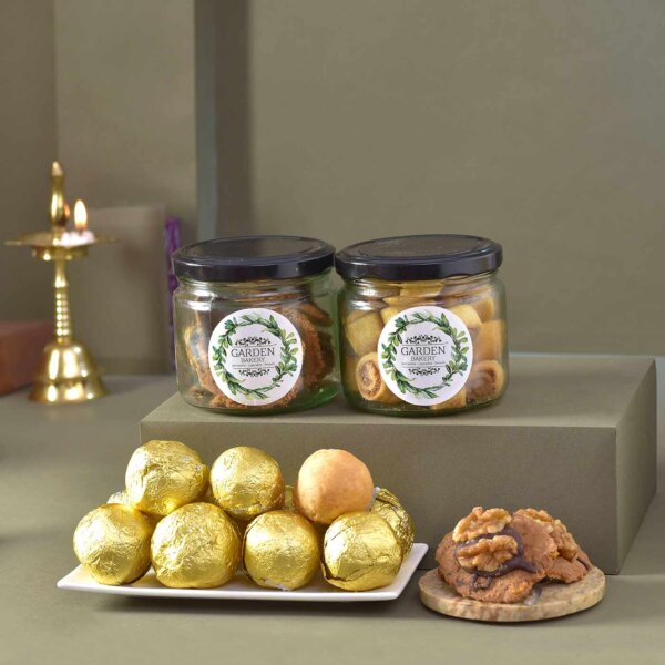 Karwachauth Thali & Namkeen Hamper - Image 4